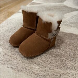 Chestnut brown unisex Baby UGG boots (barely worn)